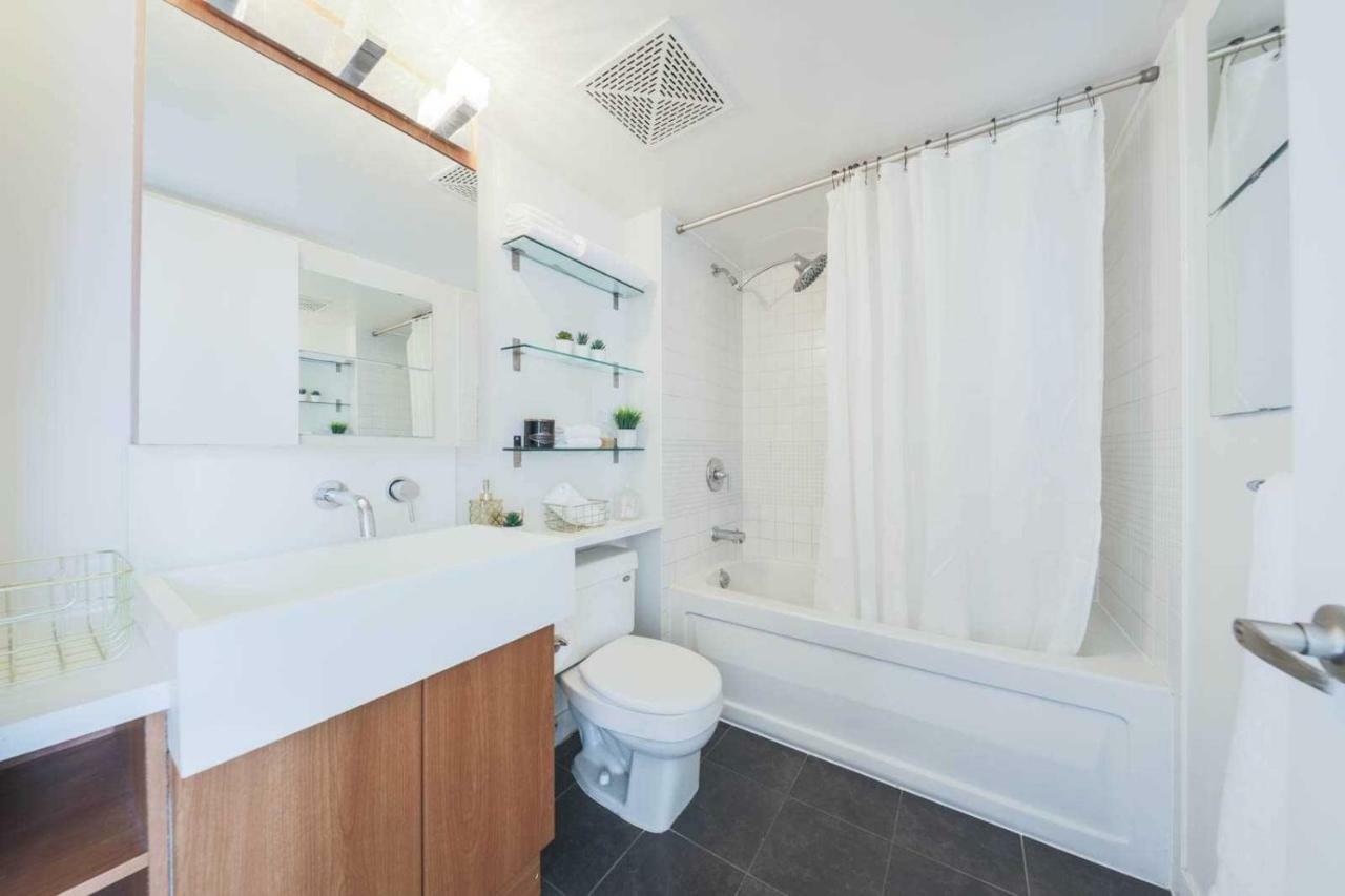 Micasa Suites - Stylish Condo By Cn Tower Торонто Екстериор снимка